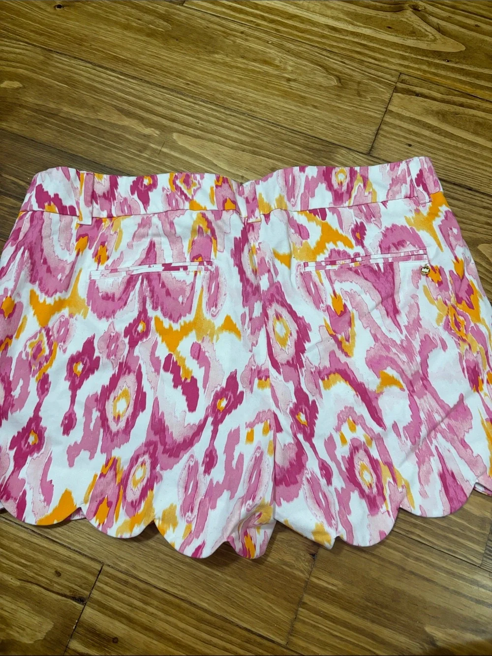 Crown & Ivy Size 14 Shelby Shorts in White, Pink, and Orange Design